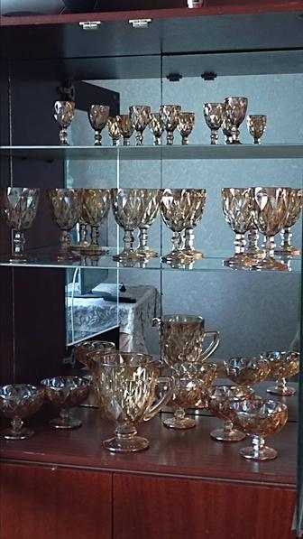 Продам набор рюмок и бокалов