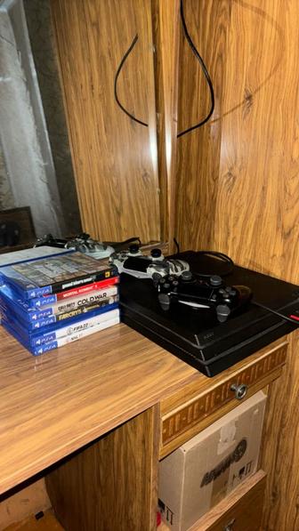 Продам PS4 Pro 1tb