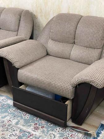 Диван с двумя креслами