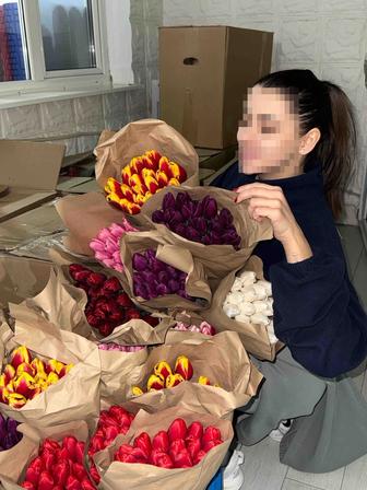 Букеты тюльпанов с оформлением