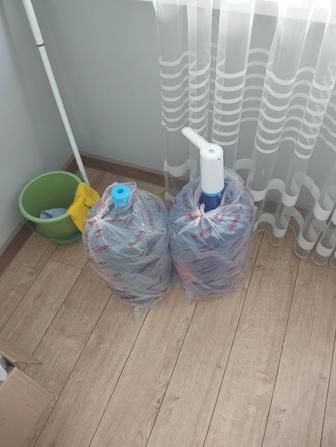 Продам бутыли и помпу