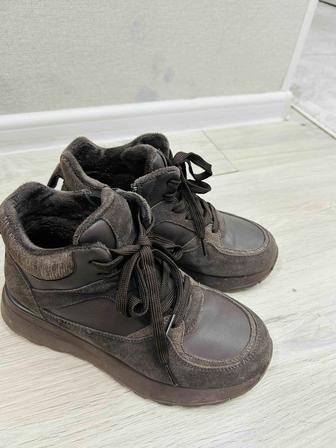 Продам зимние ботинки