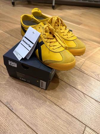Кроссовки Onitsuka Tiger.