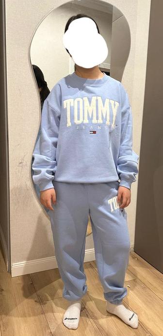 Продам костюм Tommy Hilfiger женский