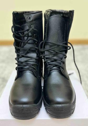 Продам черные берцы