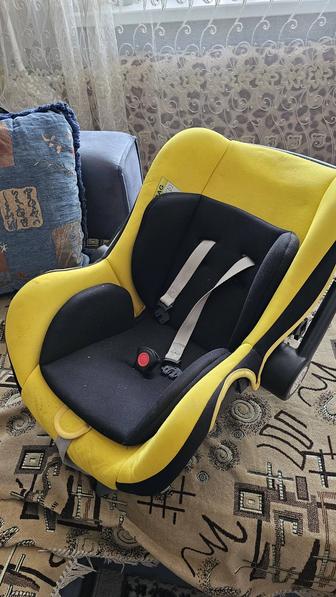 Продам детское кресло автолюлька