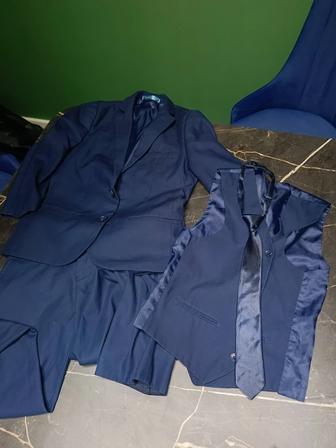 Продам школьную форму для мальчиков