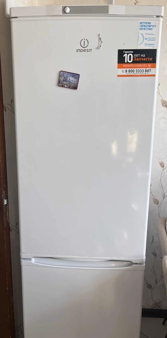 Холодильник Indesit