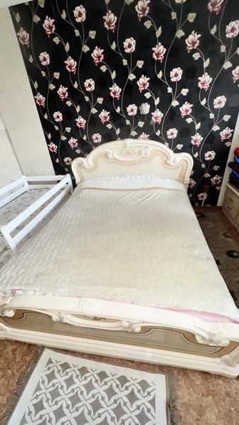 Продам спальный гарнитур