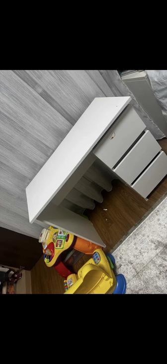 Рабочий стол / письменный стол