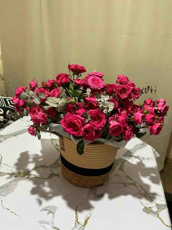 Продам букет кустовые розы с корзиной