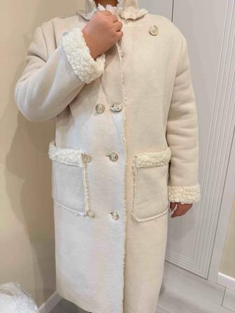 Белая дубленчатая шубка