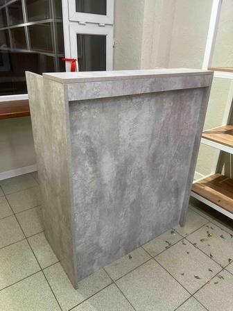 Стойка ресепшн в отличном состоянии 90х110см