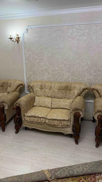 Продаю стол, стулья, диван