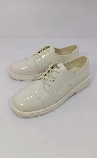 Женские лакированные туфли