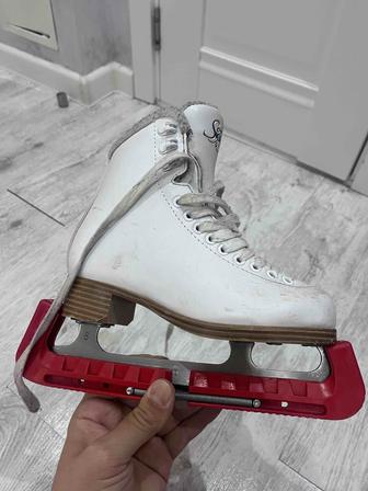 Профессиональные коньки для фигурного катания