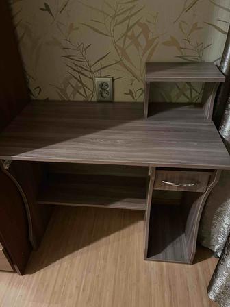 продам компьютерный стол