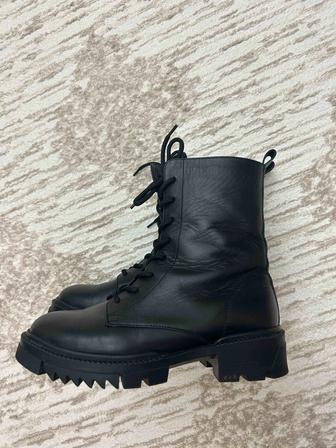 Женские ботинки