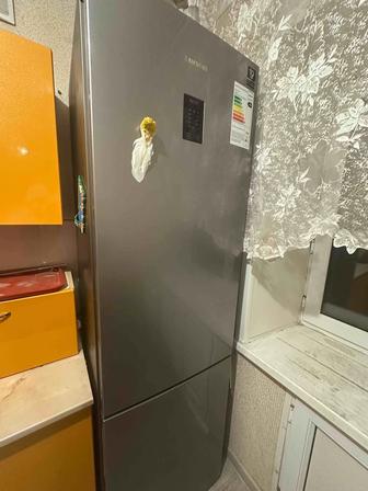 Продаю холодильник Samsung