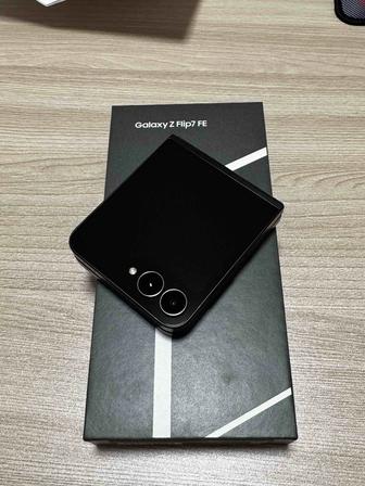 Смартфон Samsung Galaxy Z Flip7 FE 5G 256GB BLACK