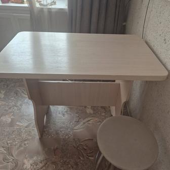 Продам кухонный стол