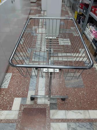 Продам торговую корзину передвижную