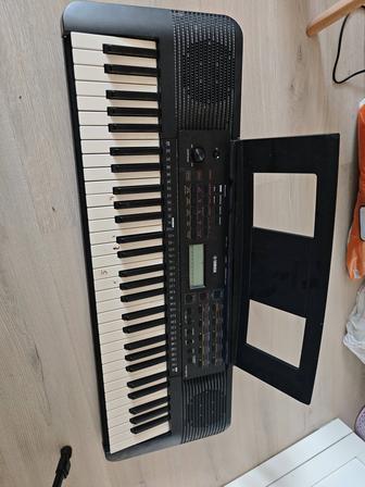 Продаю синтезатор портативный клавишный yamaha psr e273