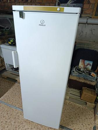 Продается морозильник Индезит