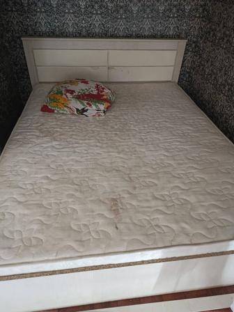 Продается двуспальная кровать
