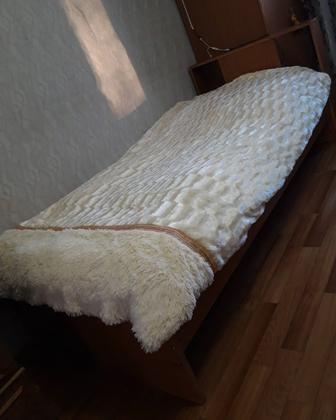 Продам детский гарнитур- кровать, столик. Можно по отдельности взять