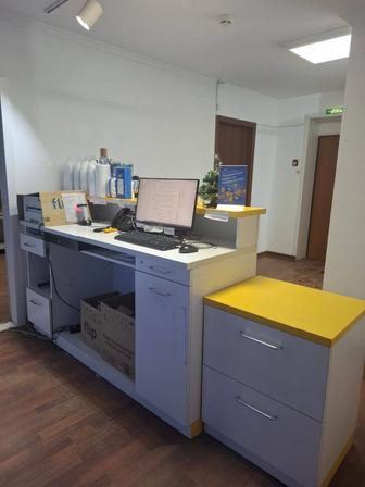 СРОЧНО!ОТДАМ! Ресепшен, 2 тумбы