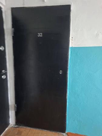 Продаем железную дверь б/у