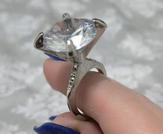 Брелок кольцо с бриллиантом