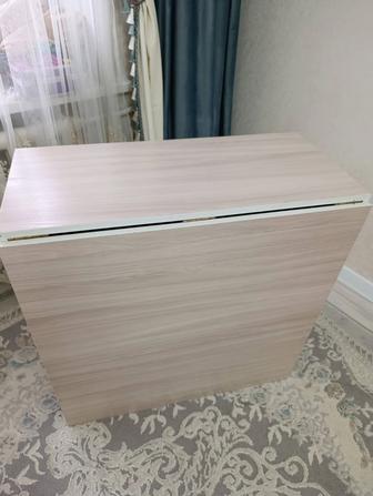 Стол и стулья