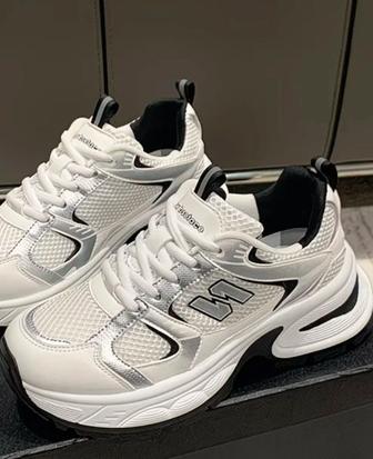 Обувь кроссовки новая