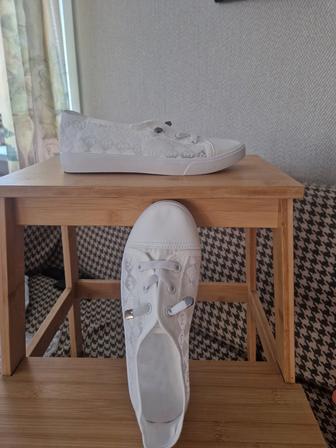 Кеды белые