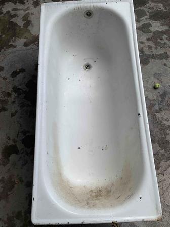 Продается большая старая ванна с ножками. САМОВЫВОЗ