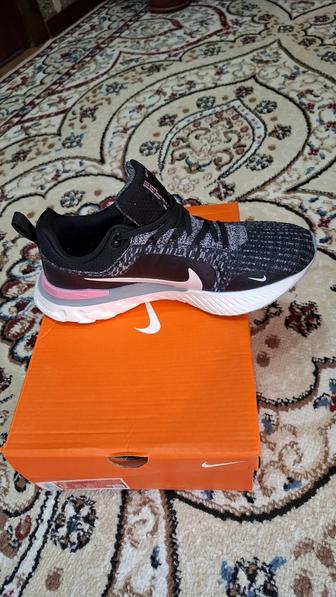 Мужской Кроссовки Nike