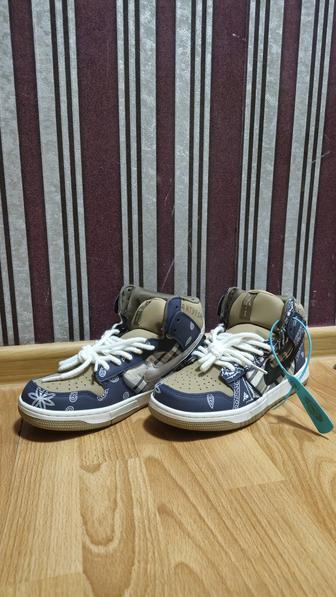 Новые кроссовки