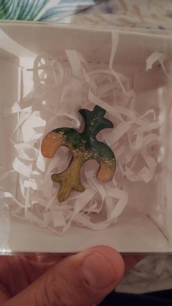 В наличии красивые булавки! На подарок отличный вариант! Маме ... Сестре..