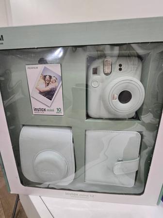 Продам instax mini 12 (мятный цвет)