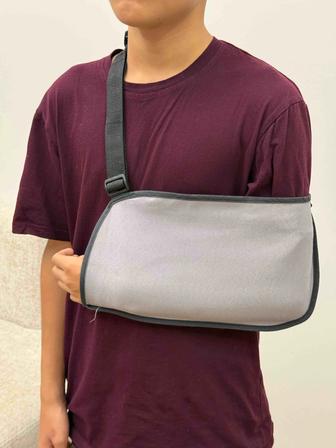 Бандаж компрессионный на плечевой сустав (косынка) фиксатор руки S