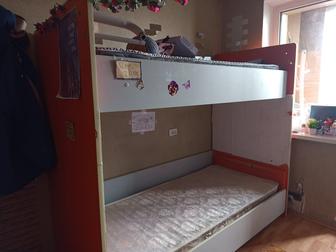 Отдам бесплатно двухъярусную кровать