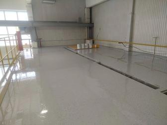 Заливка эпоксидных/полиуретановых полов промышленных помещений