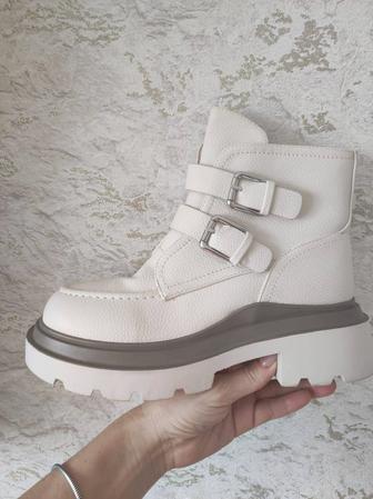 Сапожки . Обувь