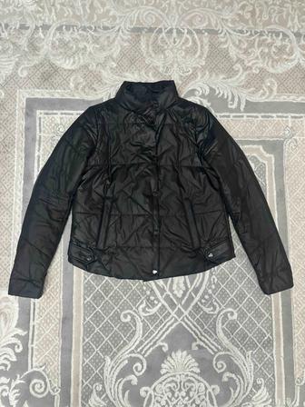 Продам куртку для девушек р 42-44