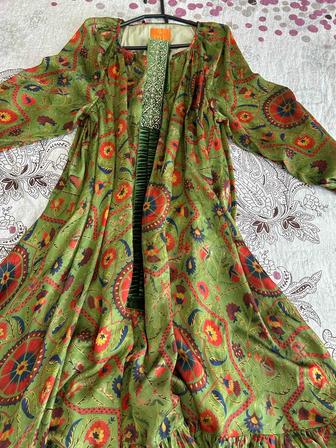 Бренд бірақ киілген көйлек сатылады