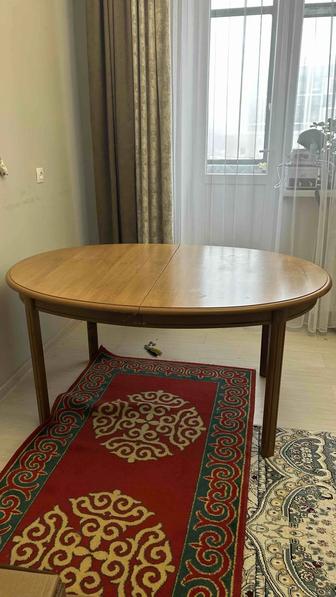 Стол со стульями