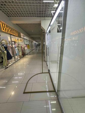 Продам примерочное золотистый
