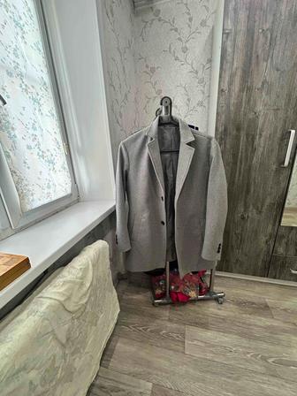 Срочно продам мужское пальто 44-46 р